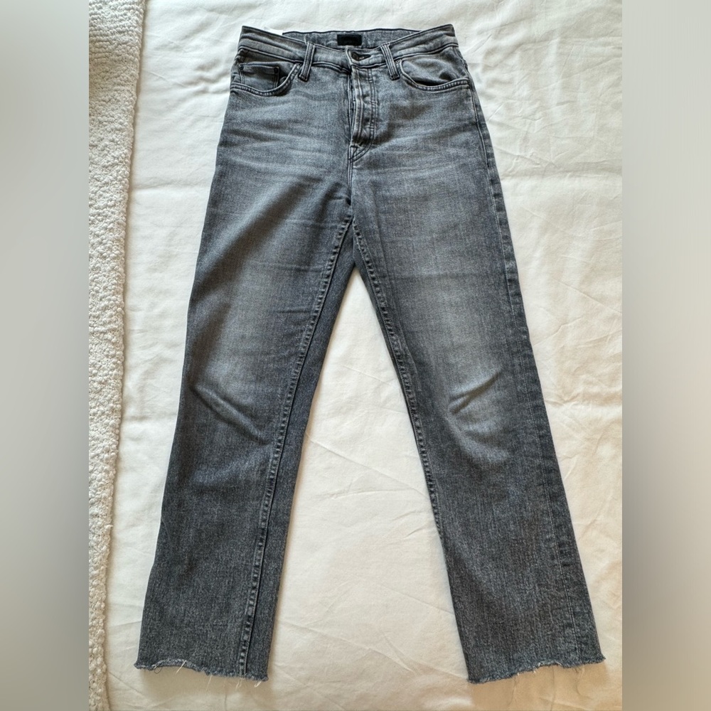 Mother Tomcat ankle fray jeans in gray; size 26
